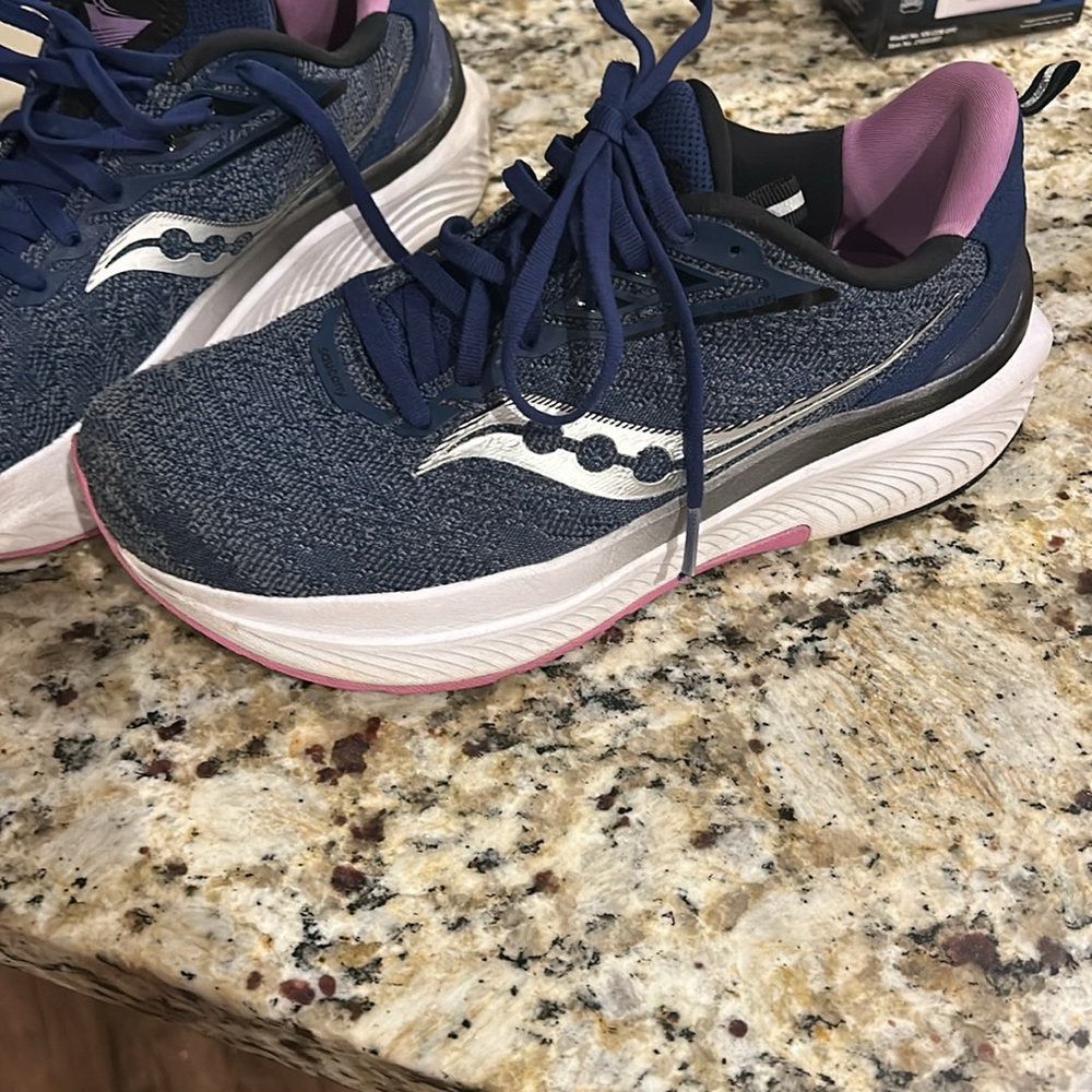 Saucony Echelon 9 Size 7.5 Wide!
